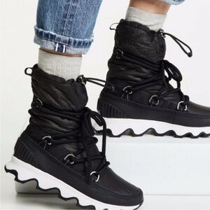 NWT Women’s Sorel Kinetic Black & White Winter Snow Boots - Size 6.5